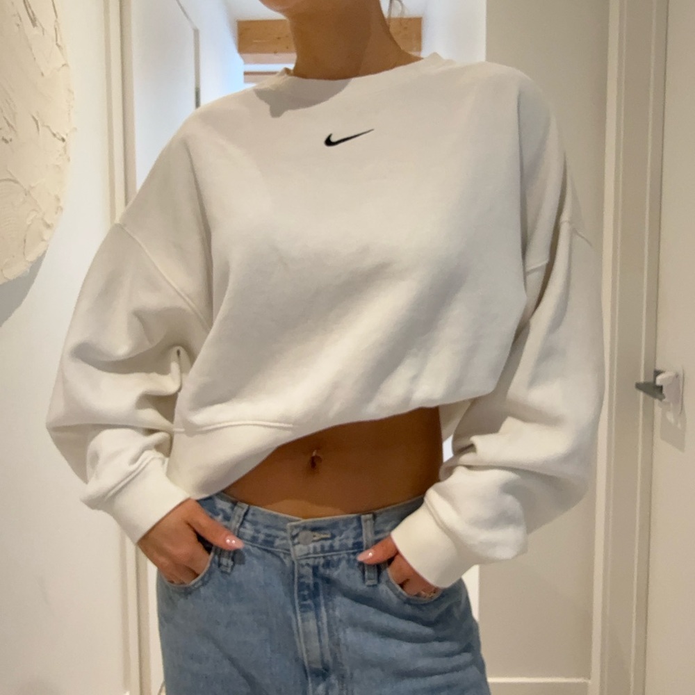 Cropped Nike Women's White Sweatshirt